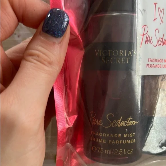 Victoria's Secret Pure Seduction Fragrance Mist and Lotion Set - Red - Picture 2 of 3